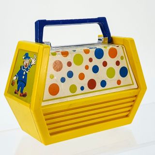 Vintage 60 ' s Goodwin Solid State Kid ' s AM Radio Hobo Clown Yellow Lunchbox Shape 4