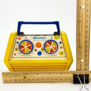Vintage 60 ' s Goodwin Solid State Kid ' s AM Radio Hobo Clown Yellow Lunchbox Shape 8
