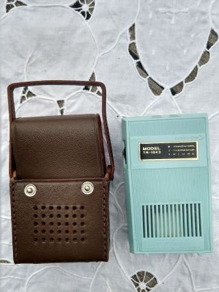 Vintage Realtone Eight Transistor Radio Made In Japan Retro Blue Brown Case