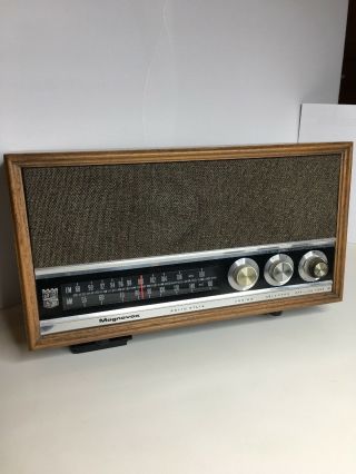 Vintage 1960s Magnavox Wood Tabletop Solid State Radio Model 1fm056 Am Fm Afc
