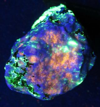 Fluorescents: Hardystonite - Willemite - Clinohedrite - Calcite : Franklin,  N.  J.