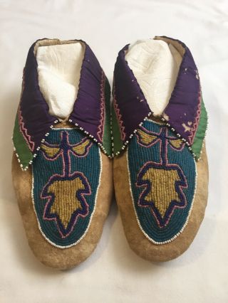 Eastern Woodland (iroquois) Womans Moccasins 1880’s