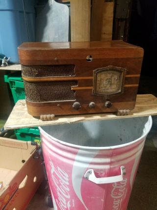 Restored Antique Vintage Detrola 137 Deco Eye Tube Wood Radio.