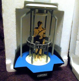 EXTREMELY RARE ' Locutus of Borg ' COLD CAST RESIN DIORAMA by Applause 8