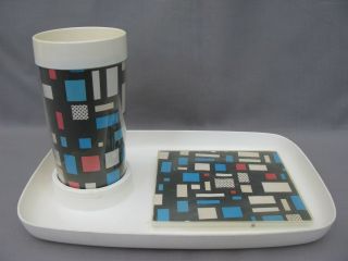 A Fab Vintage 1960s Tv Tray And Cup - The Tv Dinner