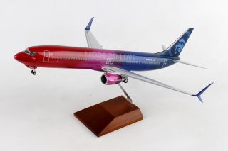 Skymarks Skr8269 Alaska Boeing 737 - 9 More To Love Desk Top 1/100 Model Airplane