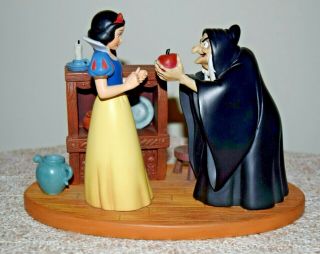 Walt Disney Gallery - Old Hag Giving Snow White The Apple Figural Scene Figurine