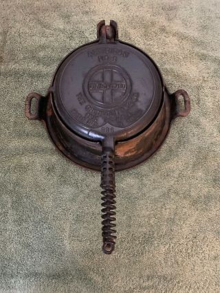 1908 Griswold No 8 Cast Iron Waffle Maker With Base
