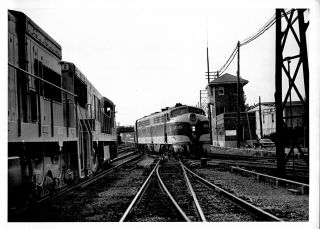 1969 Louisville & Nashville Railroad Kentucky Tower Yard Loco 5x7 Photo X2200s G