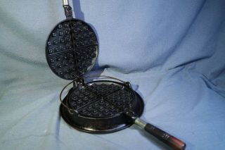 Wagner Ware Round Waffle Maker Model 1408 Patent 1925 Cleaned & Seasoned 2