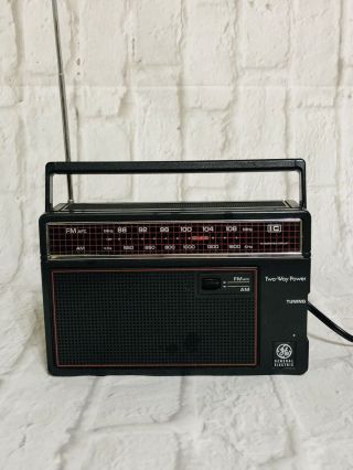 Vintage General Electric Black Model Ge 7 - 26600 Am Fm Portable Radio