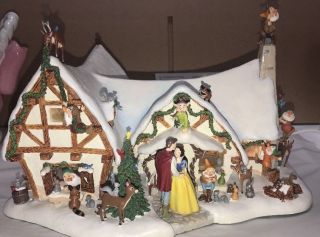 Danbury Snow White & The Seven Dwarfs Christmas Cottage -