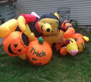 Gemmy Airblown Inflatable 6ft Halloween Tigger And Pooh Scene