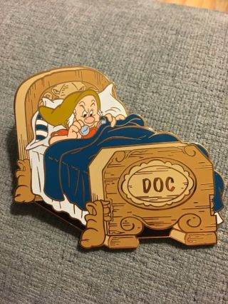 Disney Doc Sleeping In Bed Pin Le 100 Snow White Dwarfs