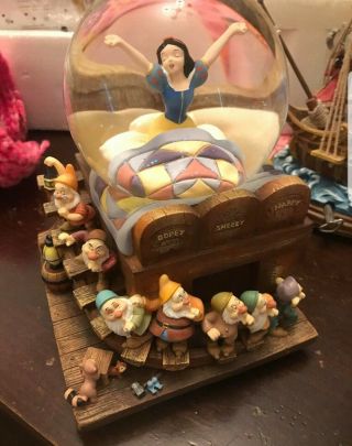 Disney Snow White And 7 Dwarfs Musical Snow Globe