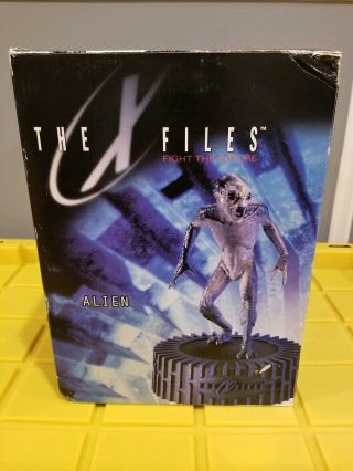 The X Files 1999 Limited Edition " Alien " Cold - Cast Figurine With Base Alien