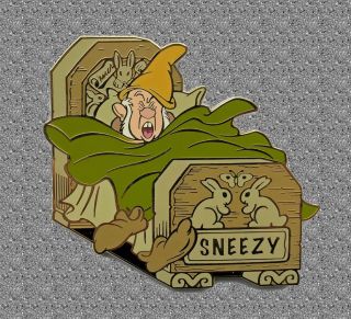 Sneezy Dwarfs At Bedtime Pin - Disney Pin Le 100