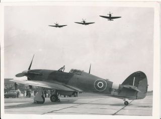 1957 Aviation Press Photo Raf Spitfires In Battle Of Britain Flyover Tribute