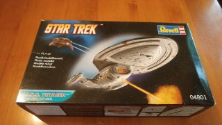 Rare Star Trek " U.  S.  S.  Voyager " Revell Model Kit