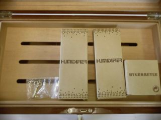 Cigar Dome Top Humidor with Hygrometer and (2) Humidifers - extra locking key 3