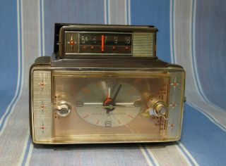 Historic Ge Transistor Radio P - 1740 & Alarm Clock Dock Station General Electric