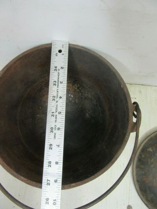 Vintage No.  7,  3 Leg Cast Iron Kettle Or Bean Pot With Lid 3