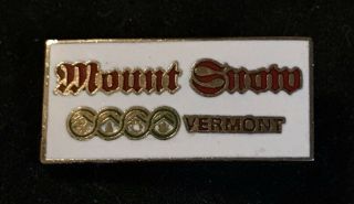 Mount Mt Snow Pin Badge Vintage Skiing Ski Vermont Souvenir Travel Lapel