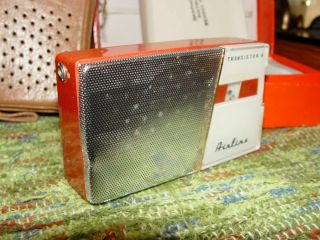 Vintage 1962 Red Airline Transistor Radio No.  62 - 1130B Montgomery Ward Ship Box 6