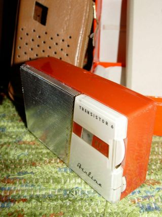 Vintage 1962 Red Airline Transistor Radio No.  62 - 1130B Montgomery Ward Ship Box 7
