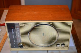 Zenith Model H - 845 (s53555) Radio