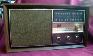 Vintage Rca Victor Solid State Am/fm Radio,  Model Rhc33w Walnut,  &