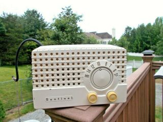 Vintage Sentinel Radio Model 343 Bakelite White Large Dial Tubes 1952