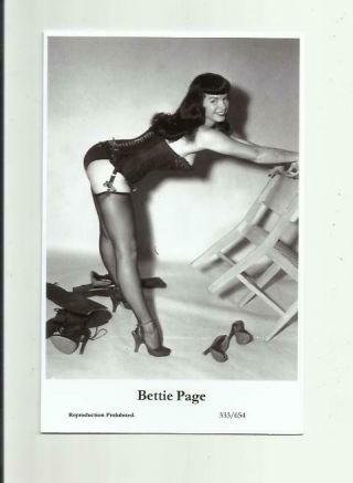 N475) Bettie Page Swiftsure (333/654) Photo Postcard Film Star Pin Up