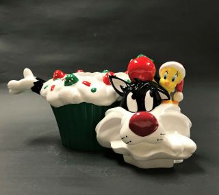 Looney Tunes Collectible Cookie Jar Tweety Bird & Sylvester Christmas Muffin 2