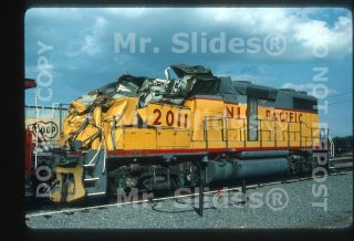 Slide Up Union Pacific Wrecked Gp38 - 2 2011 Council Bluffs Ia 1990