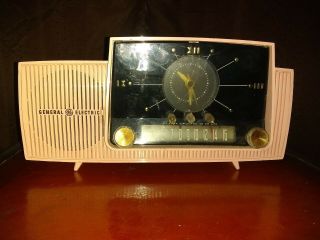 Vintage Antique Mid - Century Collectible General Electric Tube Type A.  M.  Radio A