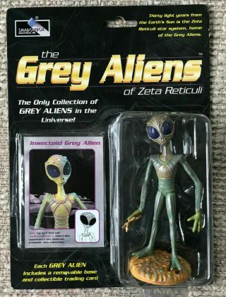 Shadowbox 4.  5 " Insectoid Grey Aliens Figure Toy And Trading Card 1998