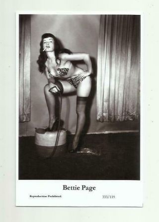 N471) Bettie Page Swiftsure (333/119) Photo Postcard Film Star Pin Up