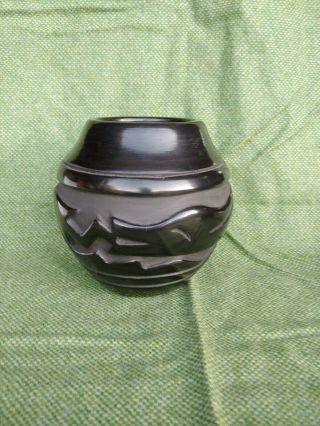 Rare Pablita (chavarria) Santa Clara Pottery 5 1/2 " Dragon Chasing Tail Vase Old
