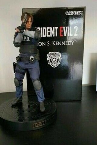 Resident Evil 2 Leon S.  Kennedy Statue Figure Collector 