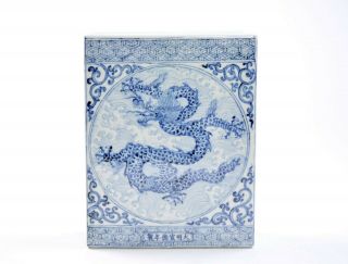 A Rare Chinese Blue and White Porcelain Box 2