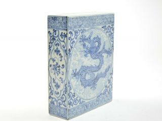 A Rare Chinese Blue and White Porcelain Box 3
