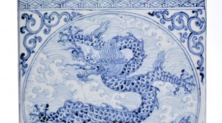 A Rare Chinese Blue and White Porcelain Box 5