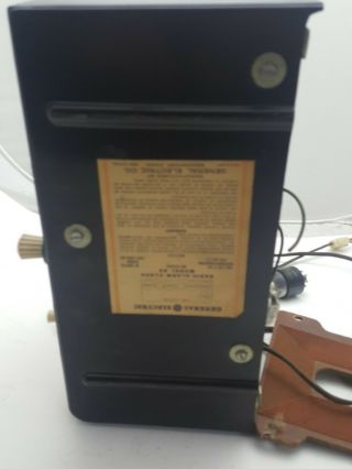 Vintage General Electric Alarm alarm clock tube radio Bakelite case 6