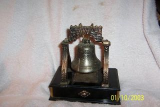 Vintage Liberty Bell Independence Hall Novelty Transistor Radio