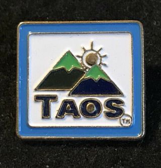 Taos Valley Skiing Ski Pin Mexico Resort Vintage Souvenir Travel Lapel