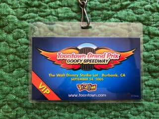 Toontown Online Toonfest 2005 Lanyard,  badge,  and complete set of 8 pins RARE 2