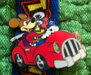 Toontown Online Toonfest 2005 Lanyard,  badge,  and complete set of 8 pins RARE 5