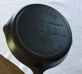 1930’s Vintage Griswold Victor No.  7 Cast Iron Skillet Frypan Heat Ring 721 B