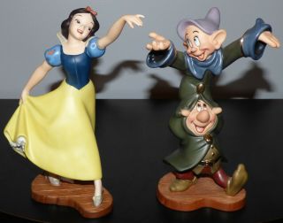 Wdcc Snow White,  Dopey Sneezy Walt Disney Figurine Set Of 2 Cib